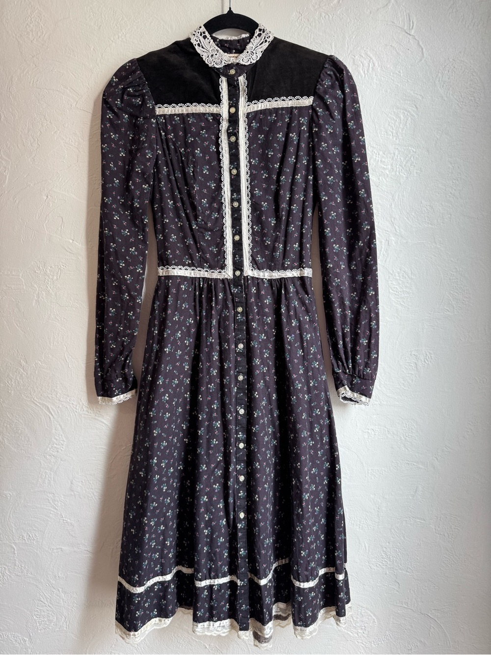 Vintage 1970s Gunne Sax Black Calico Floral Velvet Yoke Prairie Midi Dress 9